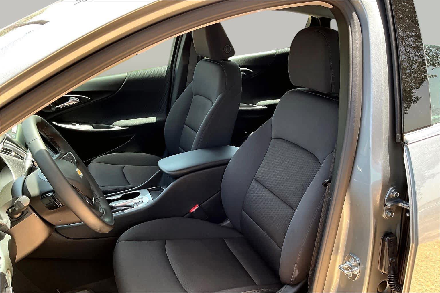 Used 2025 Chevrolet Malibu RS FWD image 10