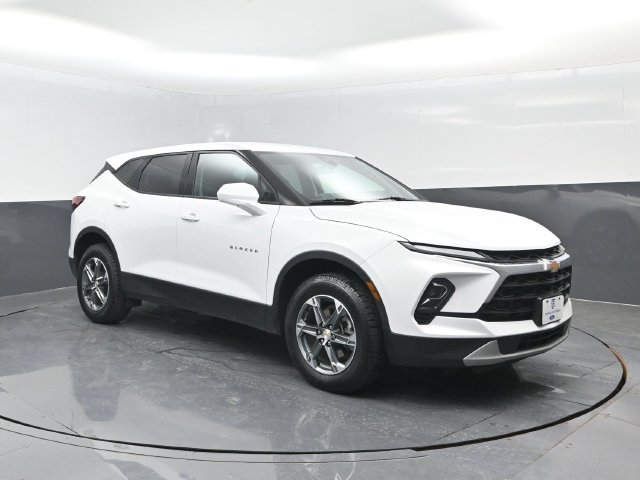 Used 2025 Chevrolet Blazer LT AWD/4WD image 2