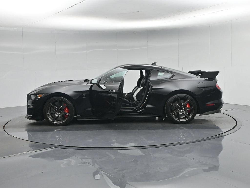Certified 2021 Ford Mustang Shelby GT500 w/ Carbon Fiber Track Pack RWD image 33