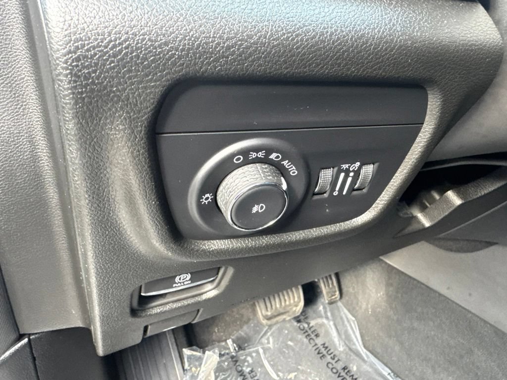 Used 2025 Jeep Grand Cherokee Limited w/ MOPAR Finishing Package AWD/4WD image 14