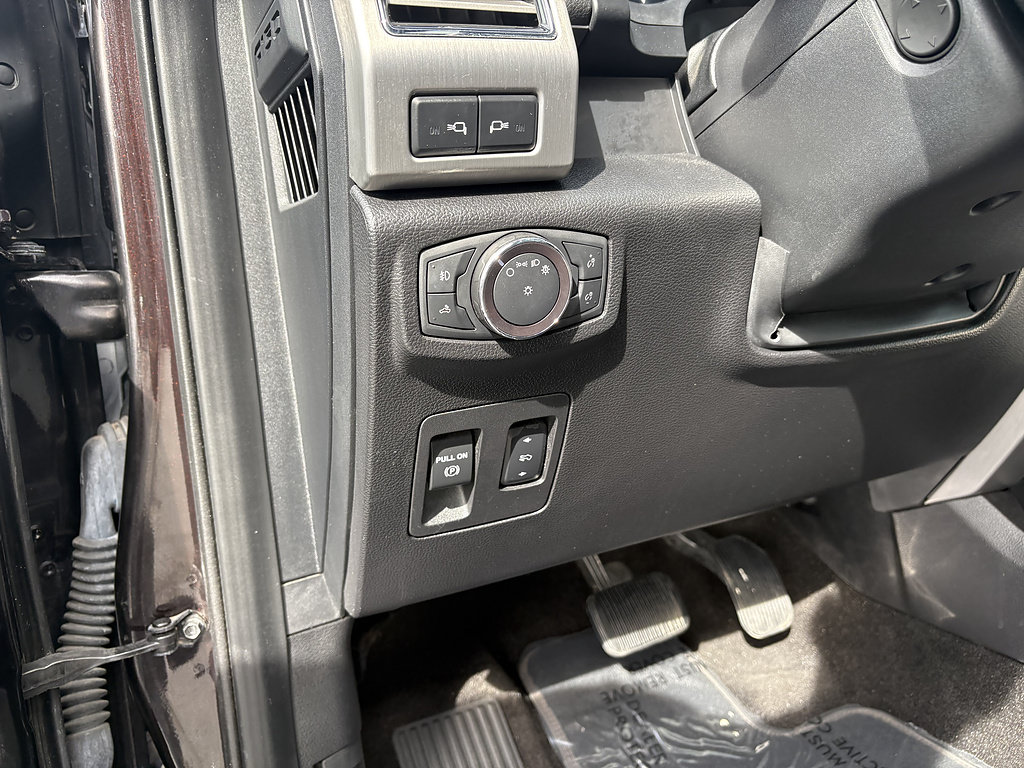 Certified 2019 Ford F150 Platinum w/ FX4 Off-Road Package AWD/4WD image 30