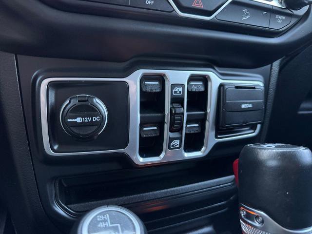 Used 2018 Jeep Wrangler Unlimited Sahara image 21