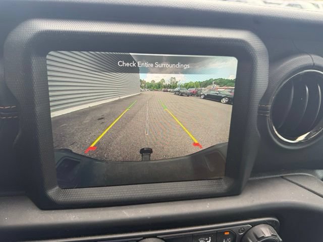 Used 2023 Jeep Gladiator Overland AWD/4WD image 9