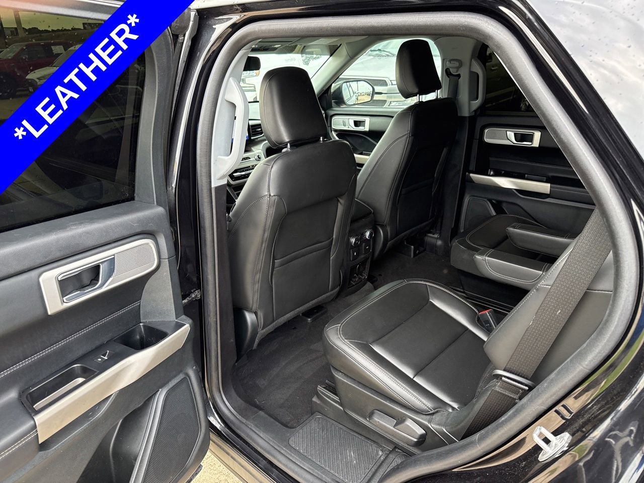 Certified 2022 Ford Explorer XLT w/ Equipment Group 202A RWD image 7