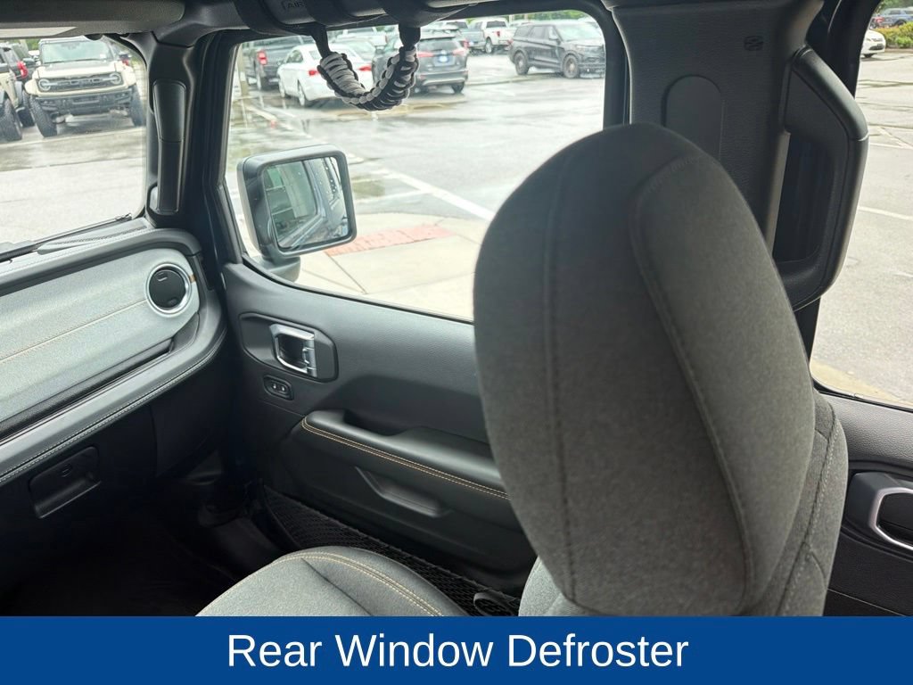 Used 2025 Jeep Wrangler Unlimited Sahara AWD/4WD image 17