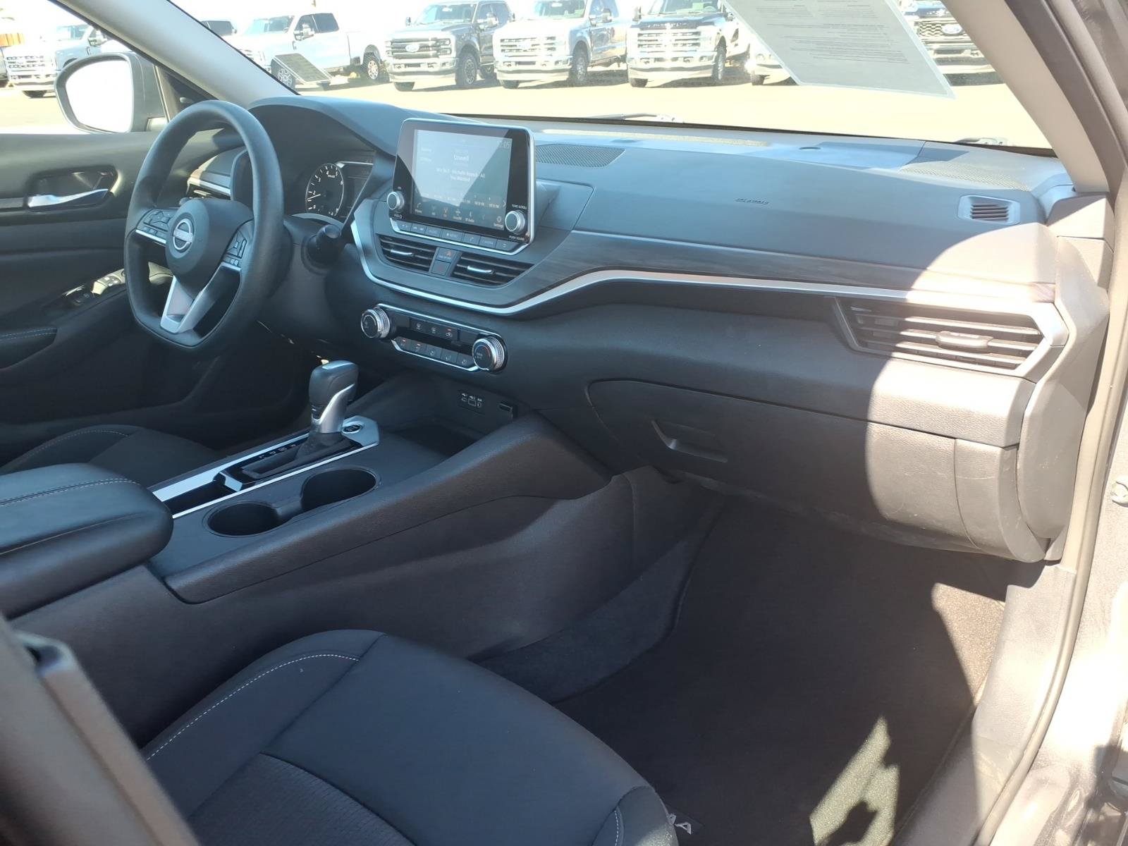 Used 2025 Nissan Altima 2.5 SV FWD image 9