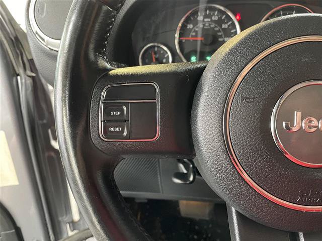 Used 2018 Jeep Wrangler Unlimited Sahara AWD/4WD image 14