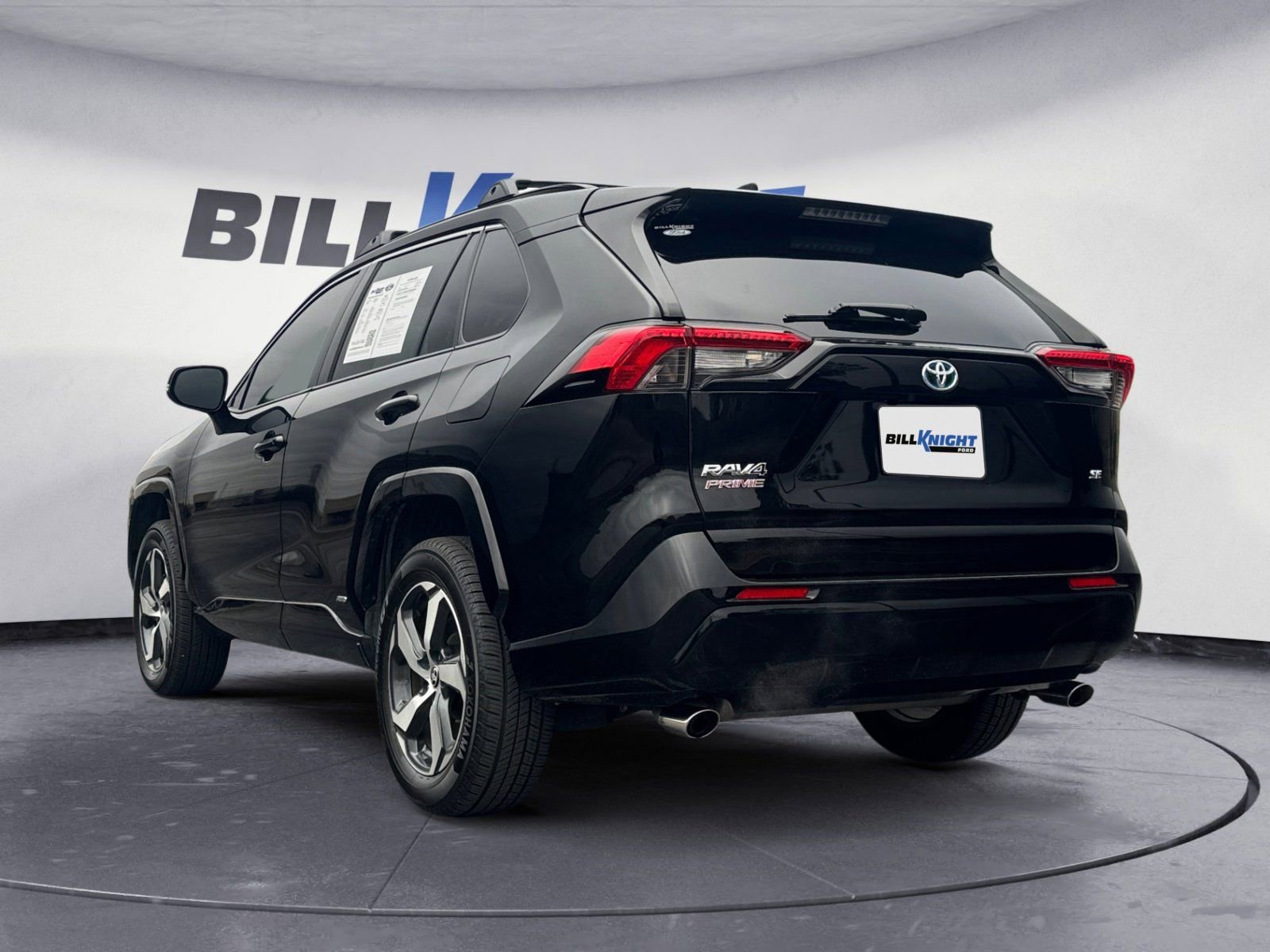 Used 2022 Toyota RAV4 SE image 3