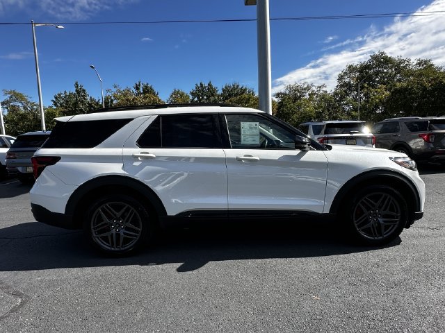 Certified 2025 Ford Explorer ST AWD/4WD image 4
