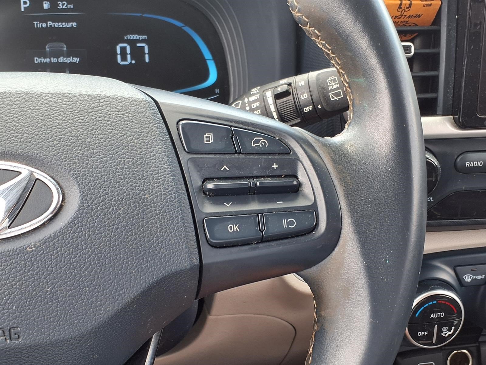 Used 2025 Hyundai Venue Limited FWD image 22
