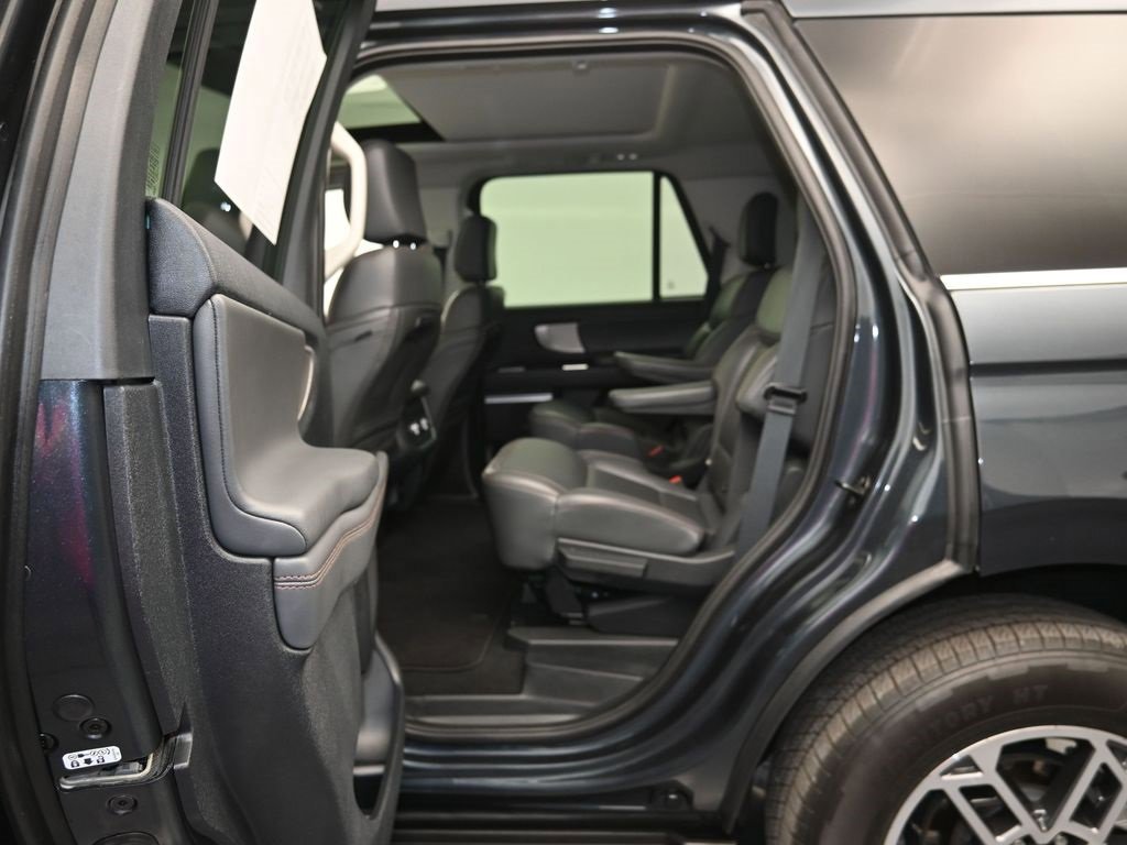 Certified 2025 Ford Expedition Active image 39