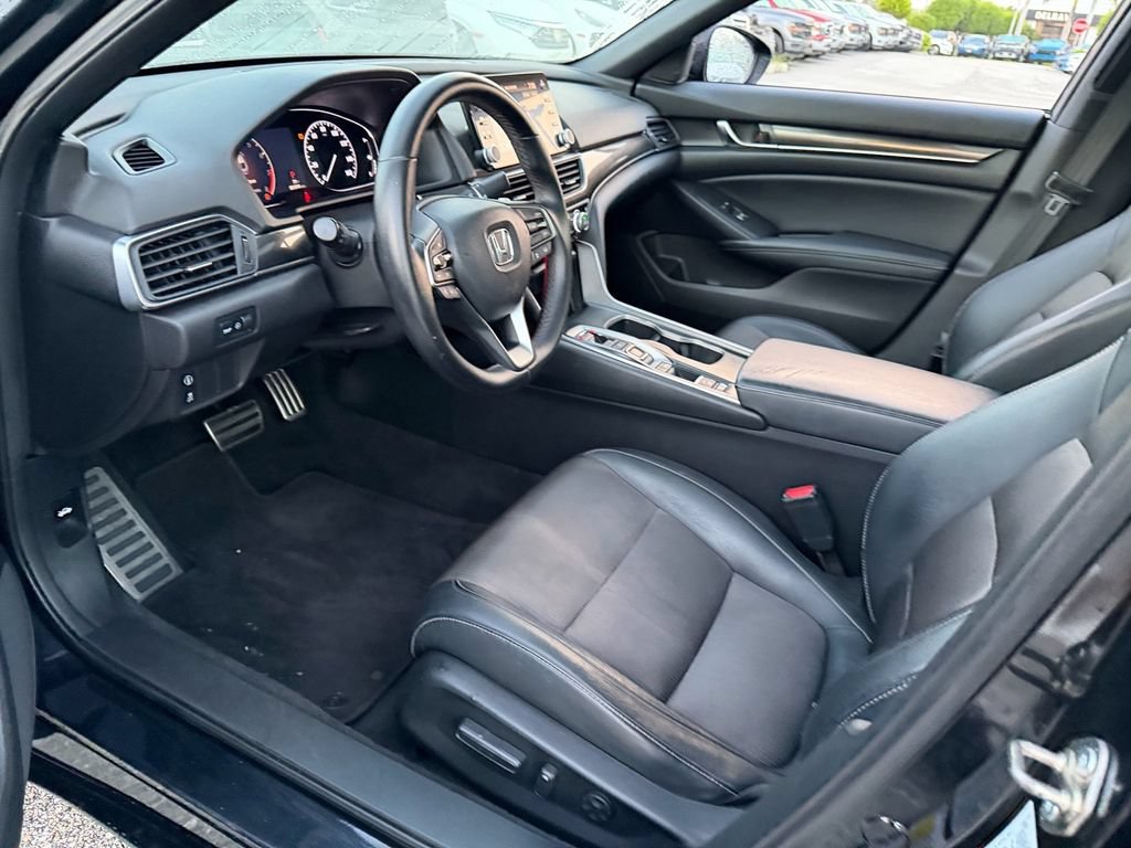 Used 2018 Honda Accord Sport image 11