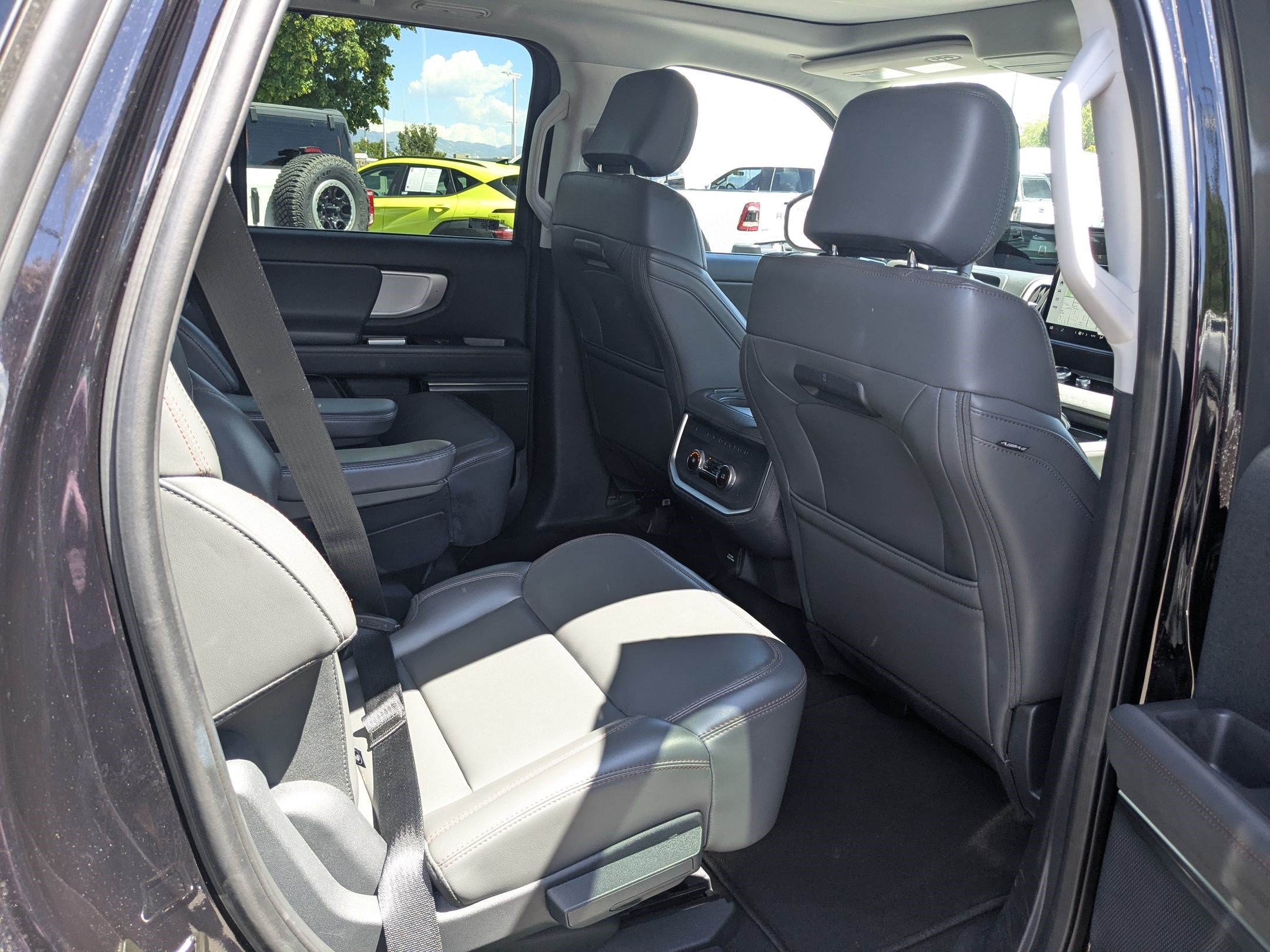 Certified 2025 Ford Expedition Active AWD/4WD image 32