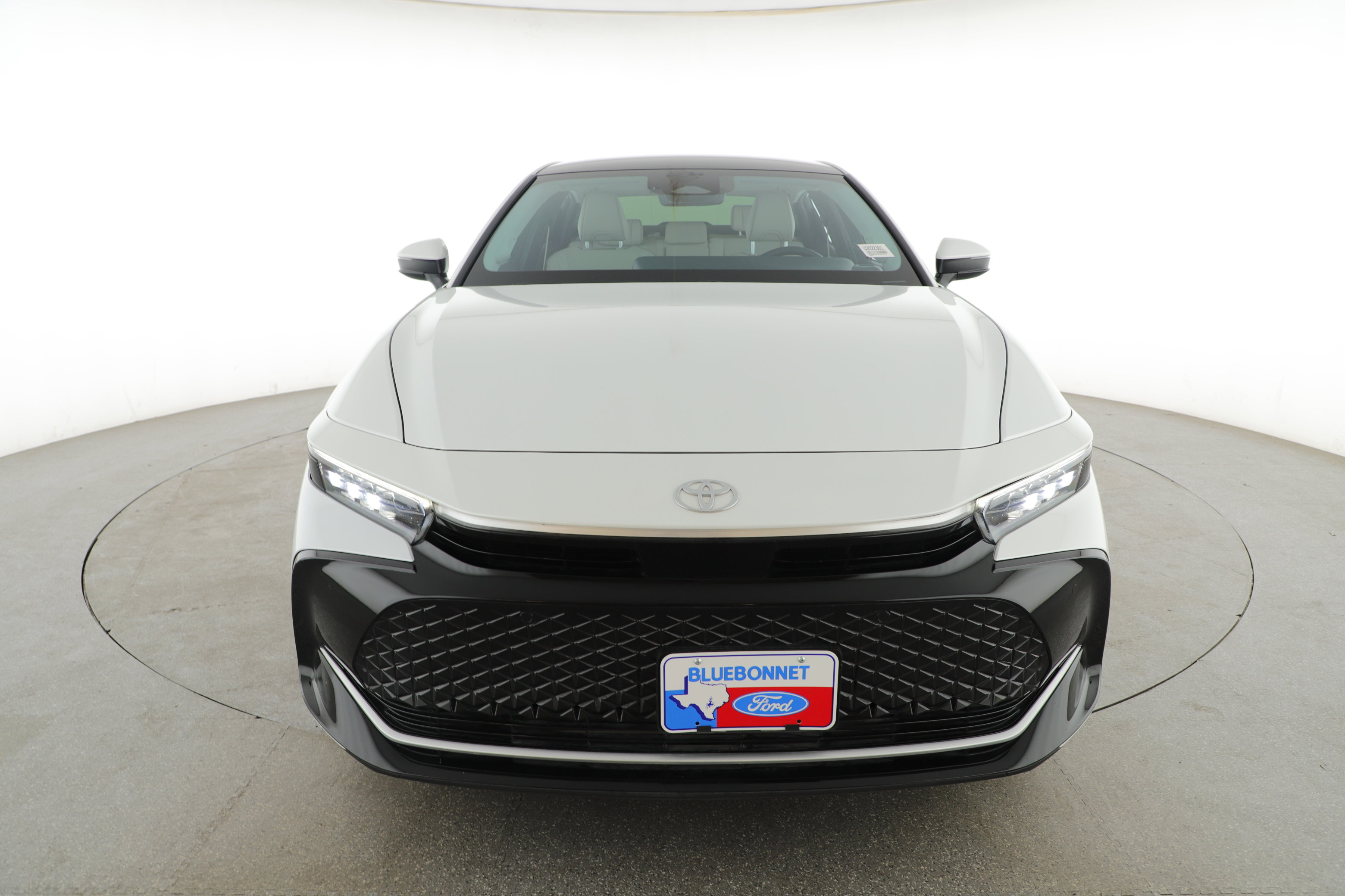 Used 2024 Toyota Crown Limited image 2