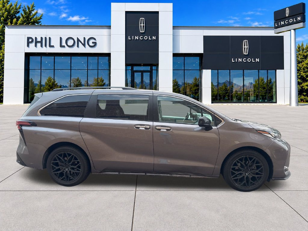 Used 2022 Toyota Sienna XSE w/ XSE Plus Package FWD image 10