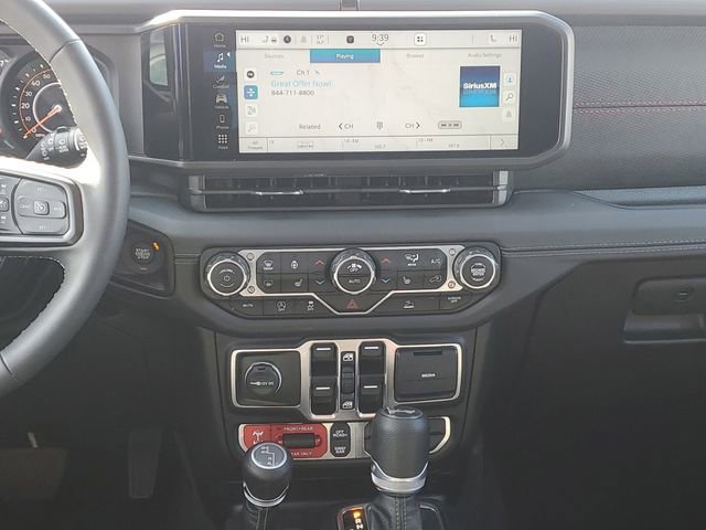 Used 2025 Jeep Wrangler Unlimited Rubicon w/ Convenience Group image 23