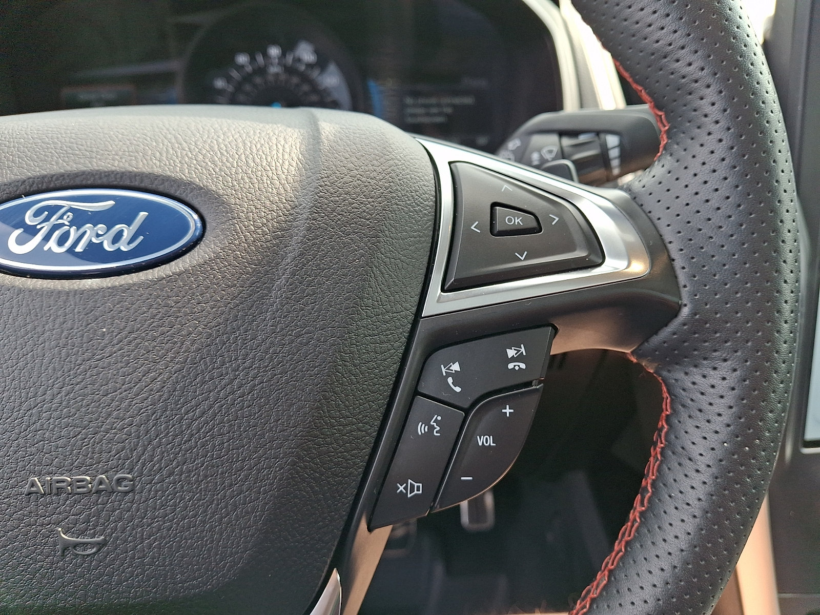 Certified 2023 Ford Edge ST-Line w/ Class II Trailer Tow Package AWD/4WD image 24