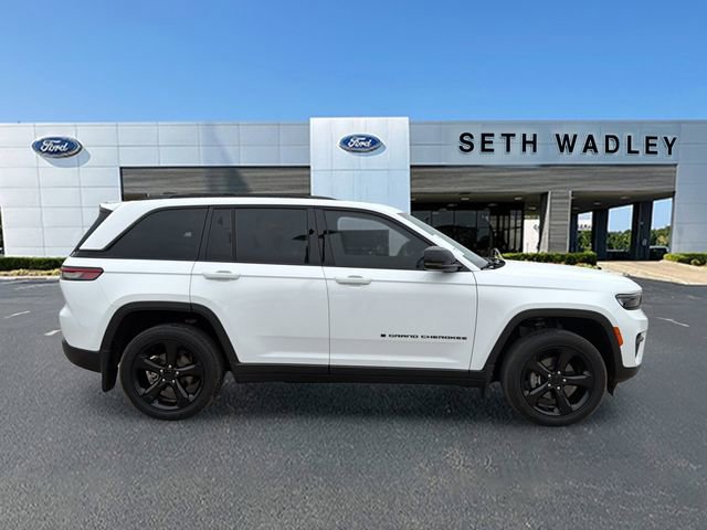 Used 2023 Jeep Grand Cherokee Altitude image 8