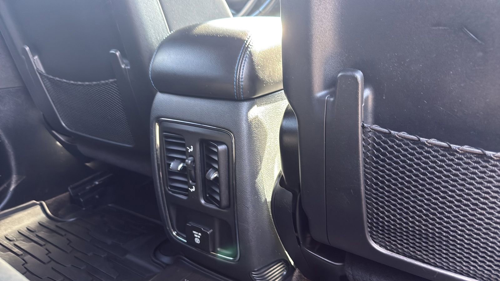 Used 2019 Jeep Grand Cherokee Laredo AWD/4WD image 29