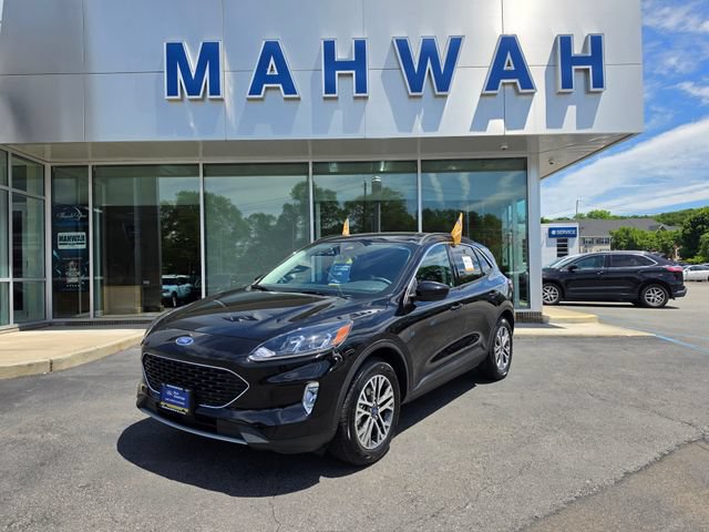 Certified 2022 Ford Escape SEL w/ Technology Package AWD/4WD image 2