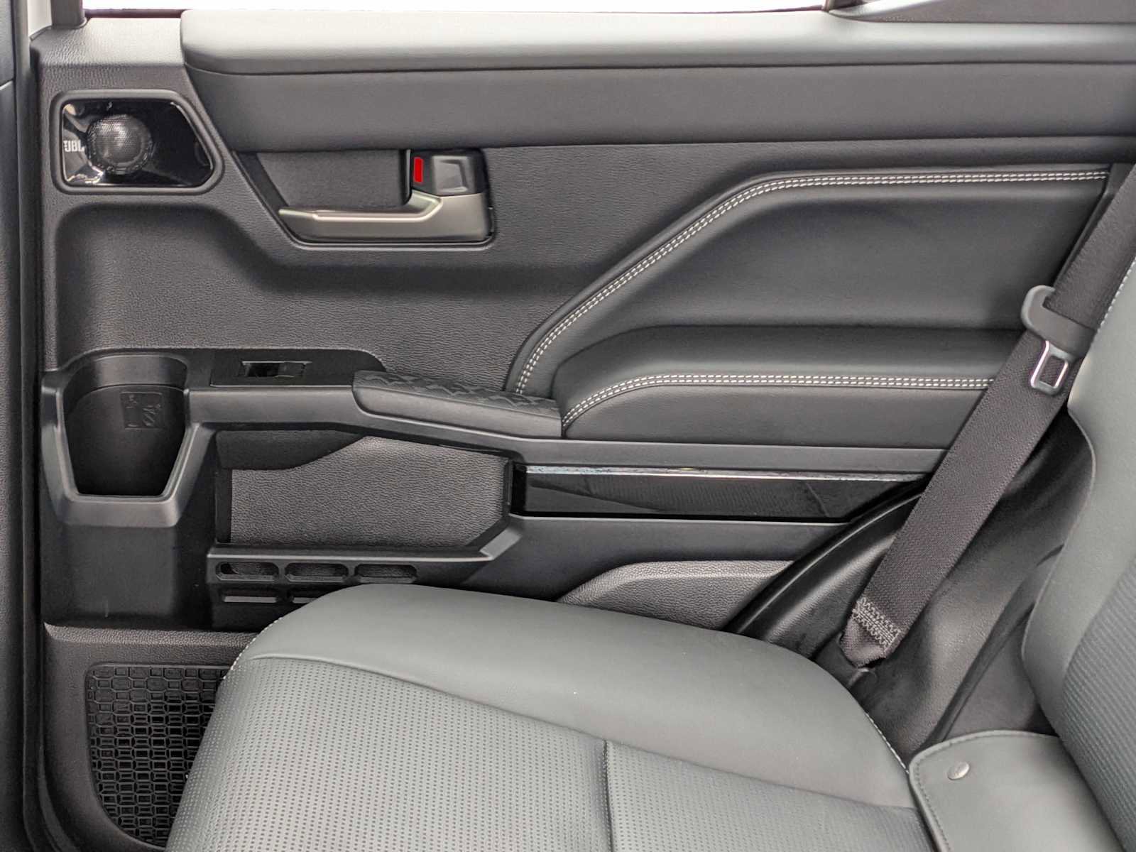 Used 2025 Toyota 4Runner Limited AWD/4WD image 21