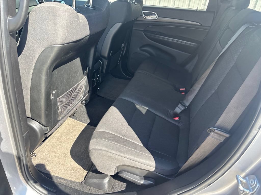 Used 2019 Jeep Grand Cherokee Laredo w/ 18" Wheel & 8.4" Radio Group AWD/4WD image 26