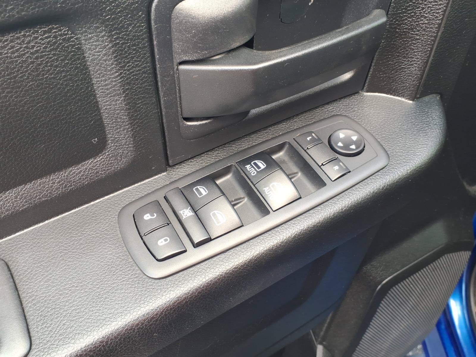 Used 2018 RAM 1500 Express AWD/4WD image 14