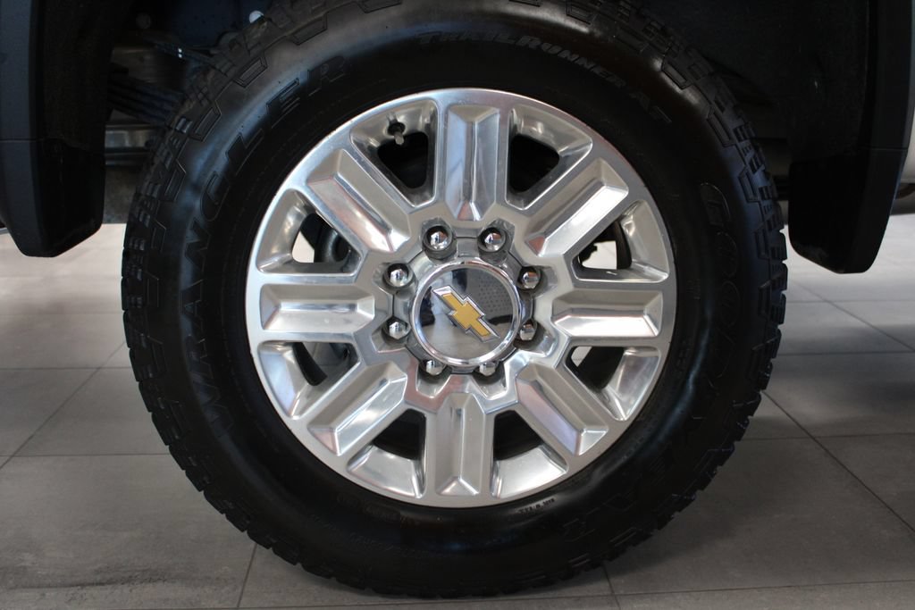 Used 2024 Chevrolet Silverado 3500 High Country w/ High Country Premium Package AWD/4WD image 11