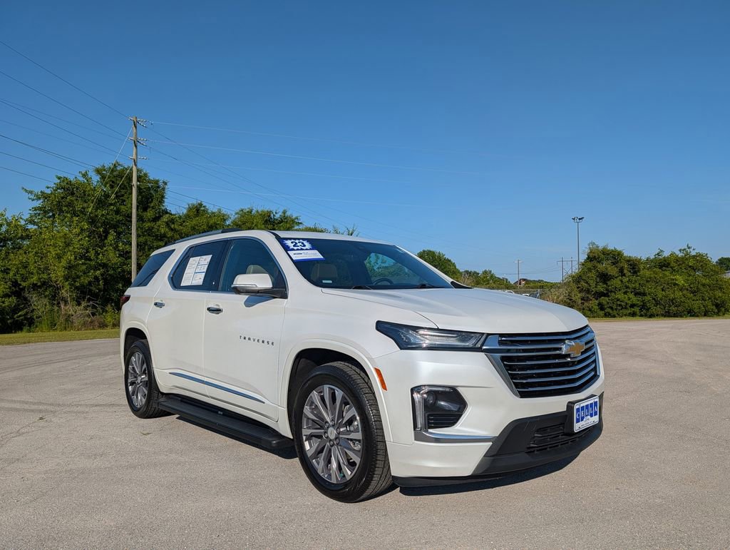Used 2023 Chevrolet Traverse Premier FWD image 2