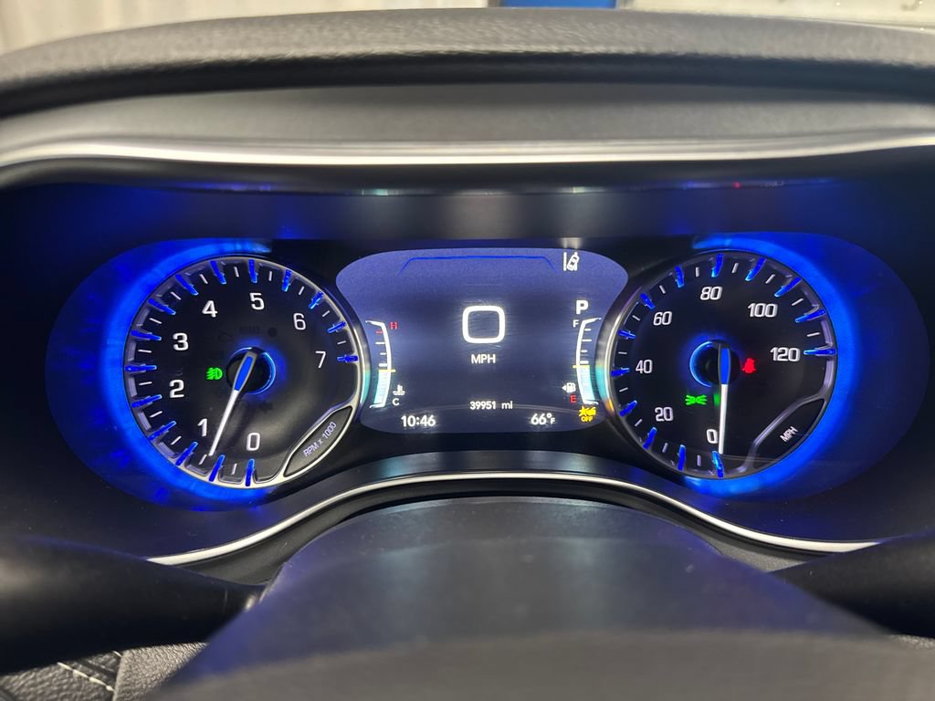 Used 2026 Chrysler Pacifica Limited FWD image 18