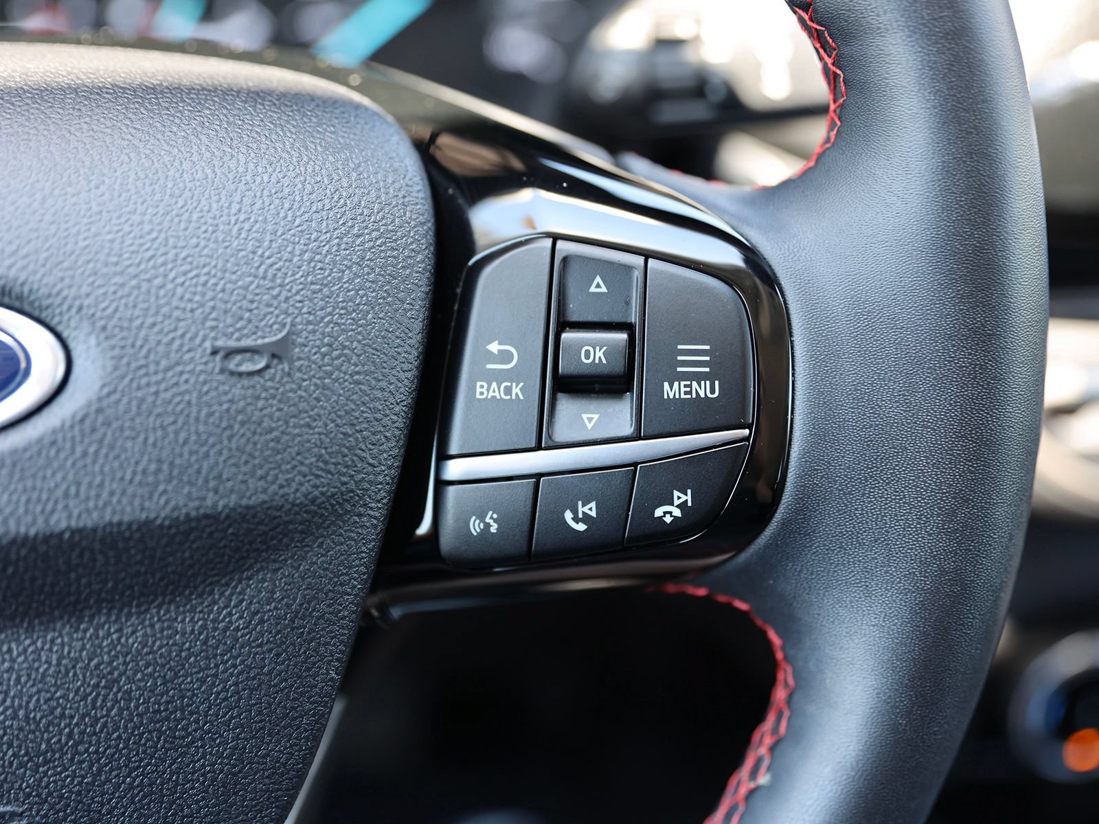 Certified 2022 Ford Escape SEL w/ SEL Stealth AWD Package image 39