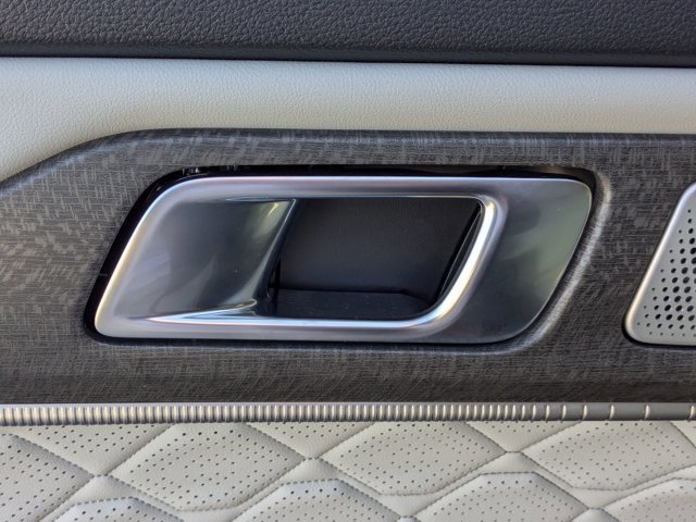 Certified 2025 Ford Explorer Platinum w/ Ultimate Package image 31