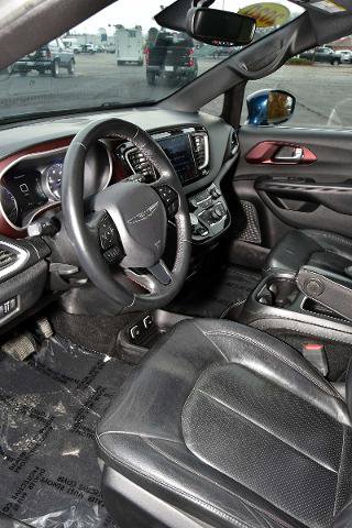 Used 2020 Chrysler Pacifica Touring-L image 14