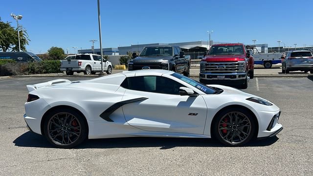 Used 2023 Chevrolet Corvette Stingray Premium Conv w/ Z51 Performance Package RWD image 2