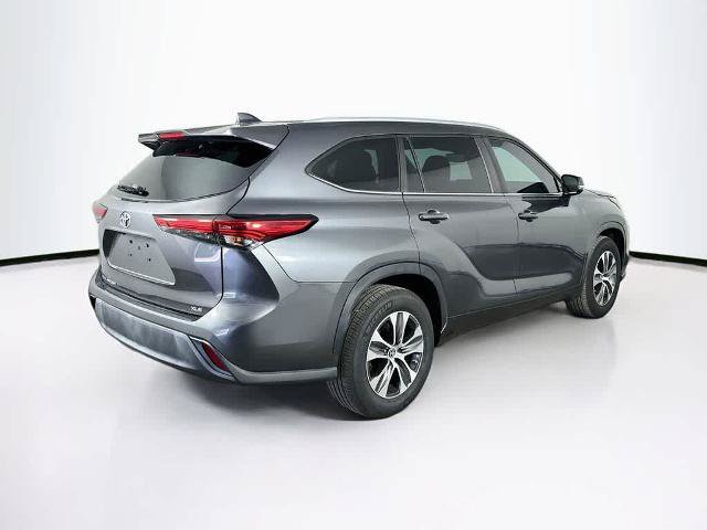 Used 2023 Toyota Highlander XLE FWD image 25