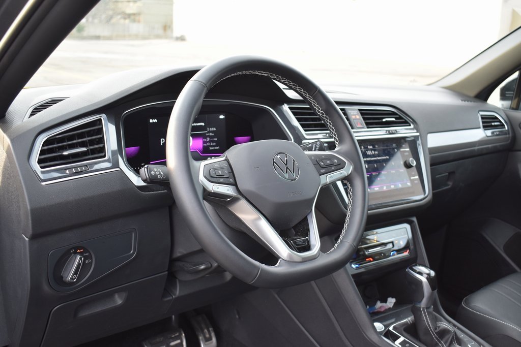Used 2023 Volkswagen Tiguan SE R-Line image 10