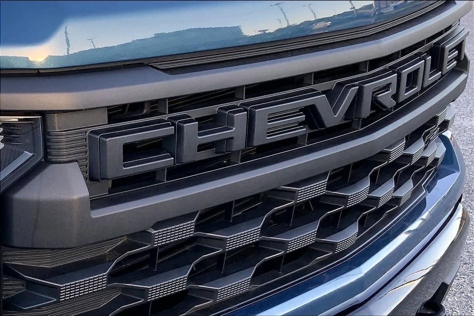 Used 2024 Chevrolet Silverado 1500 Custom Trail Boss w/ Dark Appearance Package AWD/4WD image 27