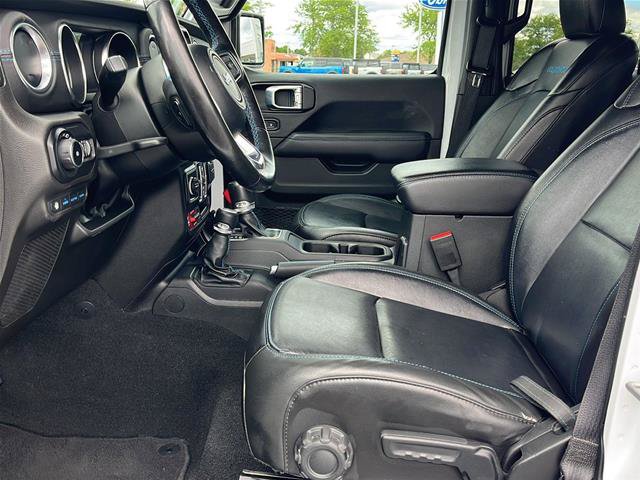 Used 2022 Jeep Wrangler Unlimited Rubicon 4xe w/ Cold Weather Group AWD/4WD image 12