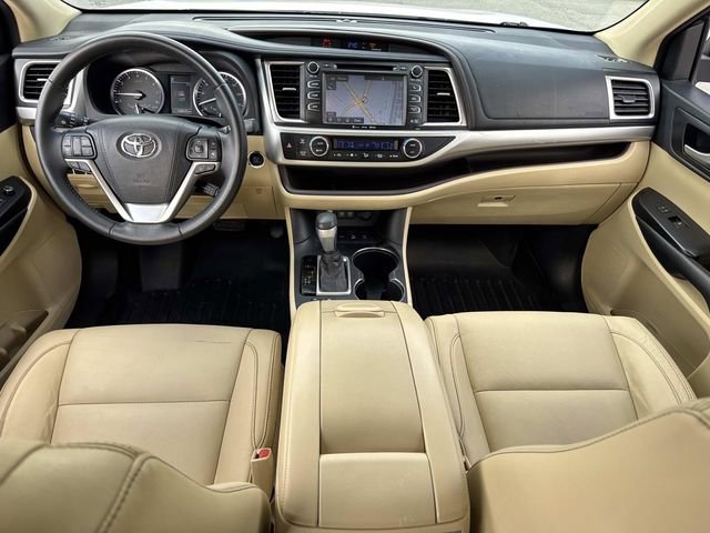Used 2017 Toyota Highlander XLE image 19