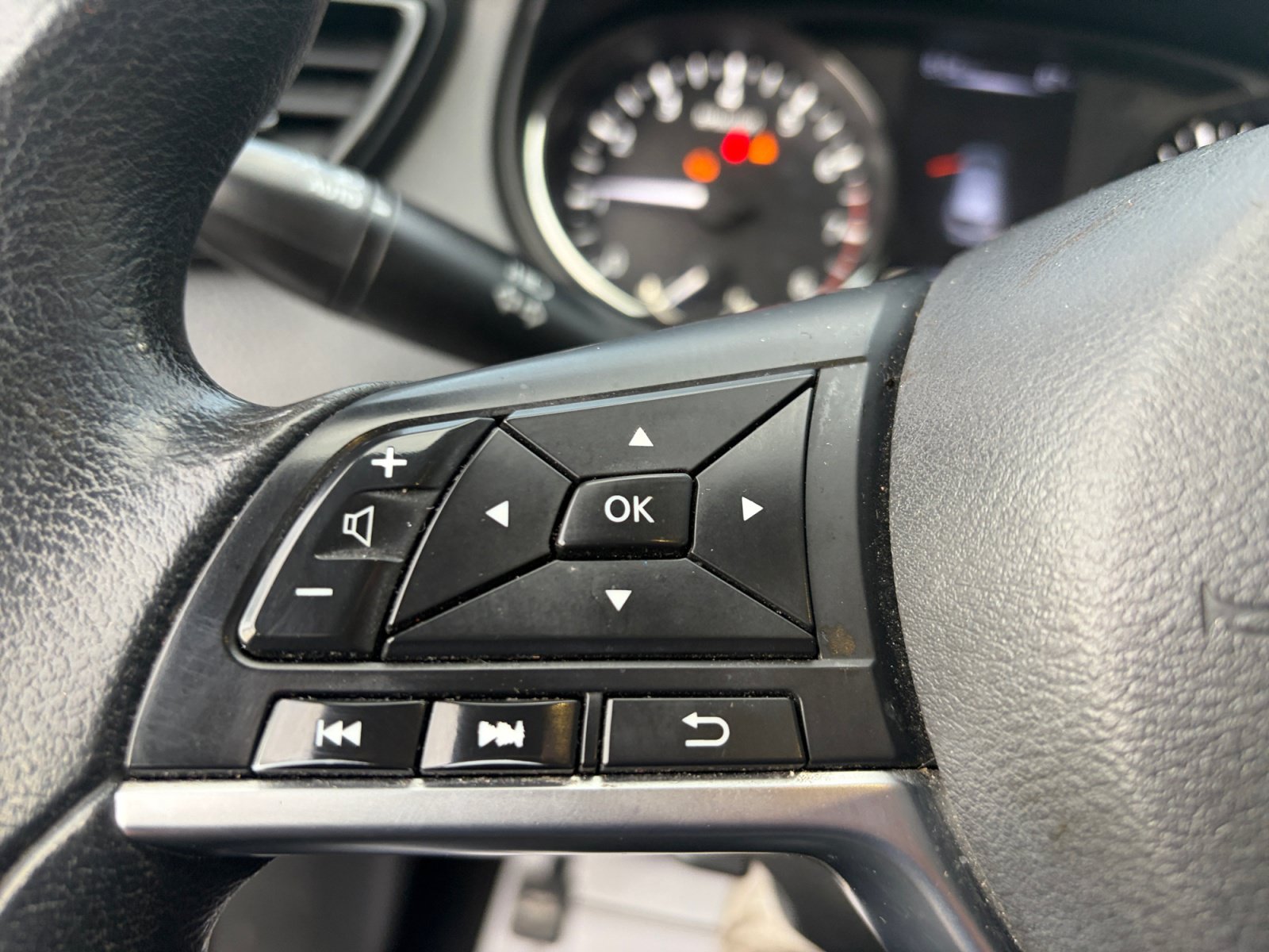 Used 2017 Nissan Rogue Sport SV FWD image 13