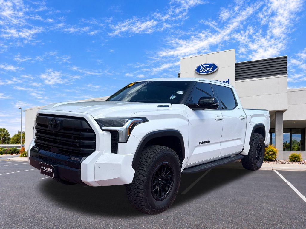 Used 2025 Toyota Tundra Limited AWD/4WD image 4