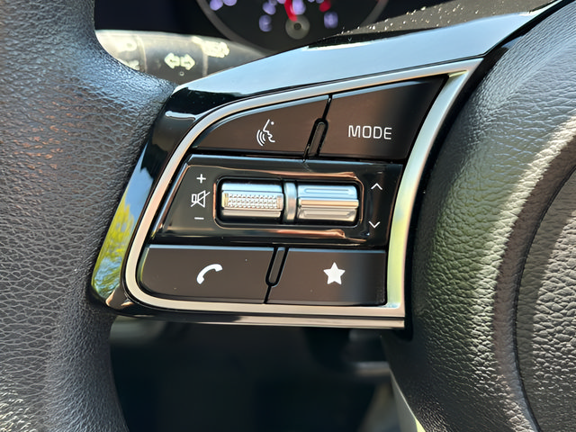 Used 2023 Kia Forte LXS FWD image 6