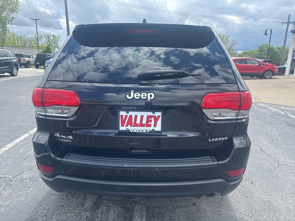 Used 2017 Jeep Grand Cherokee Laredo AWD/4WD video 4