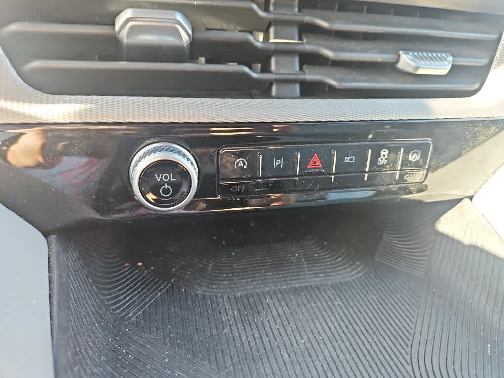 Certified 2025 Ford Explorer Active w/ Active Comfort Package AWD/4WD image 19