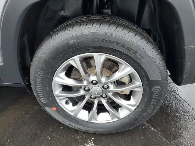 Used 2021 Jeep Cherokee Latitude Lux w/ Comfort/Convenience Group image 28