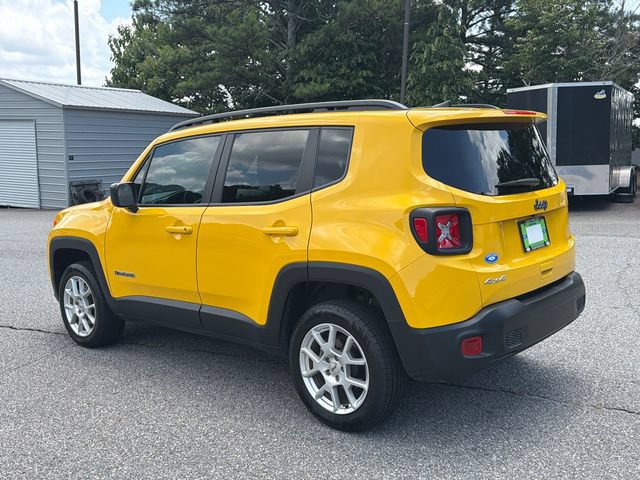 Used 2023 Jeep Renegade Latitude w/ Sun & Fun Group AWD/4WD image 5