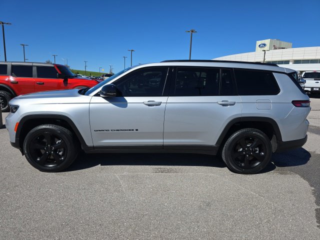 Used 2024 Jeep Grand Cherokee L Limited w/ Luxury Tech Group II AWD/4WD image 2