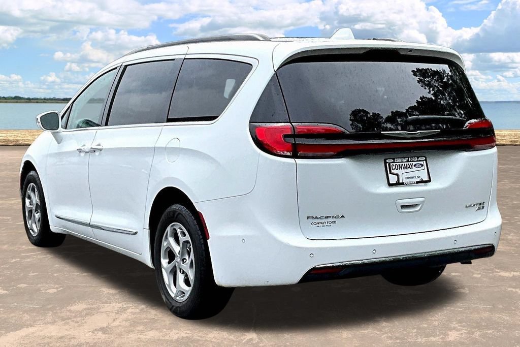 Used 2022 Chrysler Pacifica Limited AWD/4WD image 5