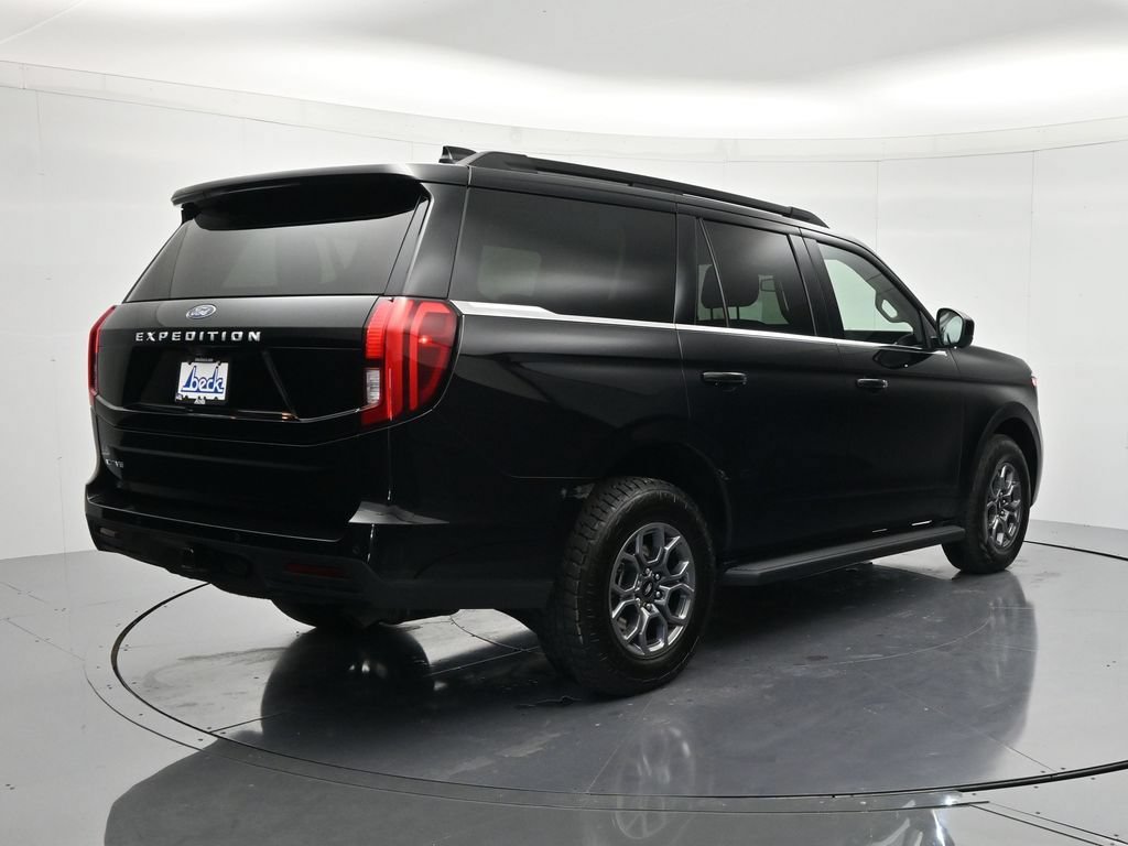 Certified 2025 Ford Expedition Active AWD/4WD image 5