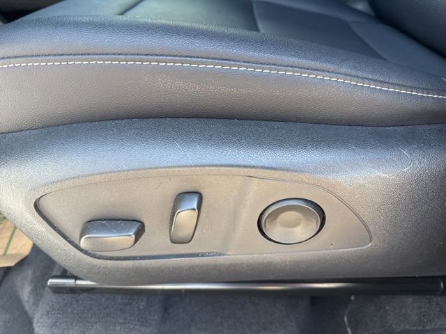 Used 2025 Chevrolet Traverse LT AWD/4WD image 16